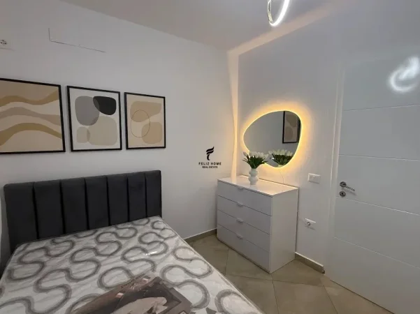Tirane, jepet me qera apartament 2+1 Kati 4, 85 m² 800 € (RRUGA E BARRIKADAVE)