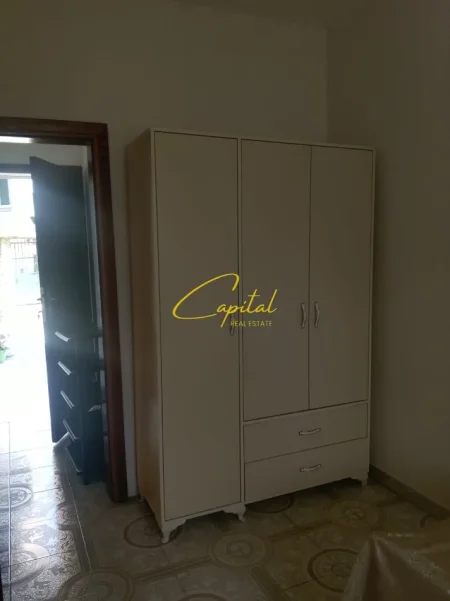 Tirane, jepet me qera apartament 2+1 Kati 1, 90 m² 400 € (ISH TREGU ELEKTIRIK)
