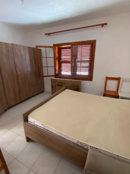Tirane, jepet me qera shtepi Kati 1, 200 € (Institut)