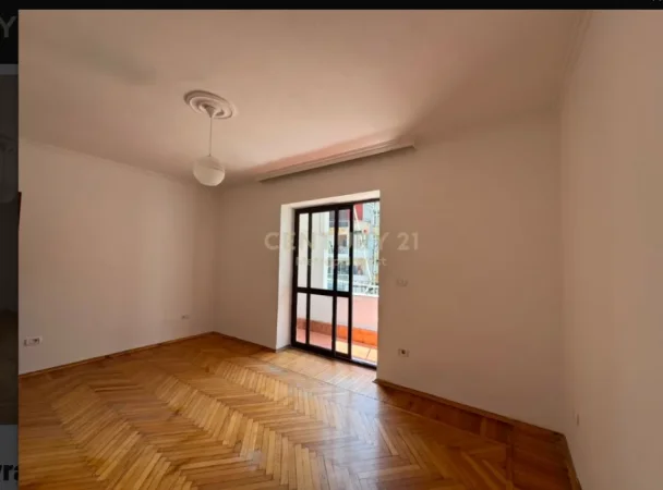 Tirane, jepet me qera apartament 1+1 Kati 2, 68 m² 800 € 