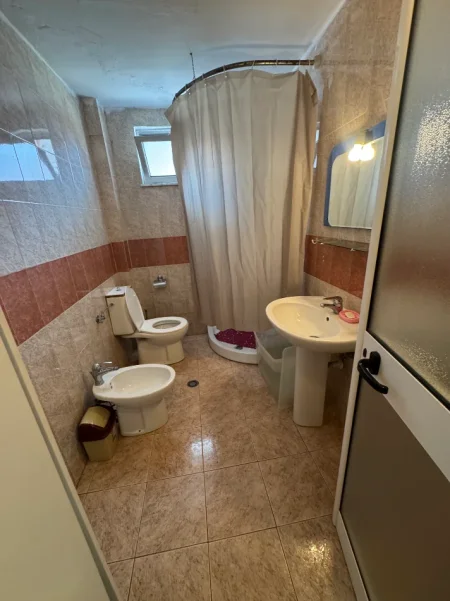 Tirane, jepet me qera apartament 2+1+Ballkon Kati 3, 77 m² 62.000 € (Rruga myslym shyri)