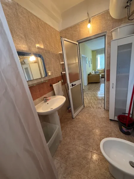 Tirane, jepet me qera apartament 2+1+Ballkon Kati 3, 77 m² 62.000 € (Rruga myslym shyri)