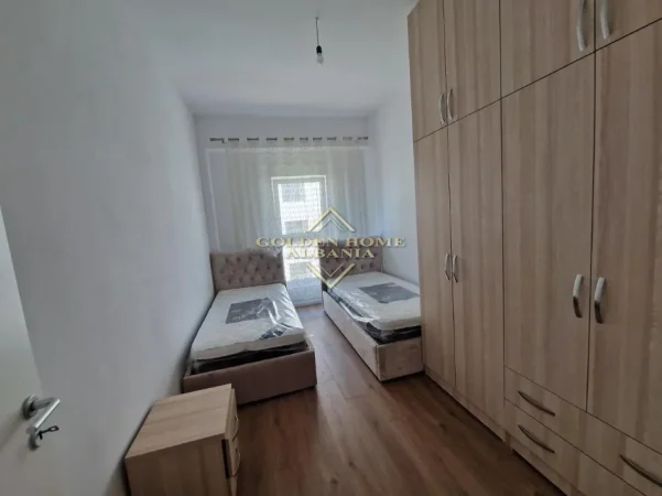 Tirane, jepet me qera apartament , 90 m² 