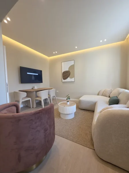 Tirane, jepet me qera apartament 2+1 Kati 3, 110 m² 700 € (Brryli)