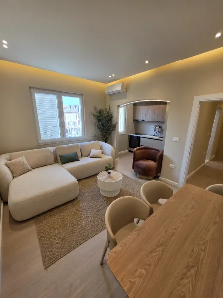 Tirane, jepet me qera apartament 2+1 Kati 3, 110 m² 700 € (Brryli)