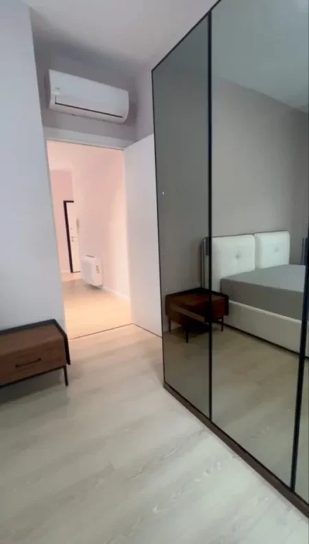 Tirane, jepet me qera apartament 1+1 Kati 2, 75 m² 900 € (Rruga e Kosovareve)