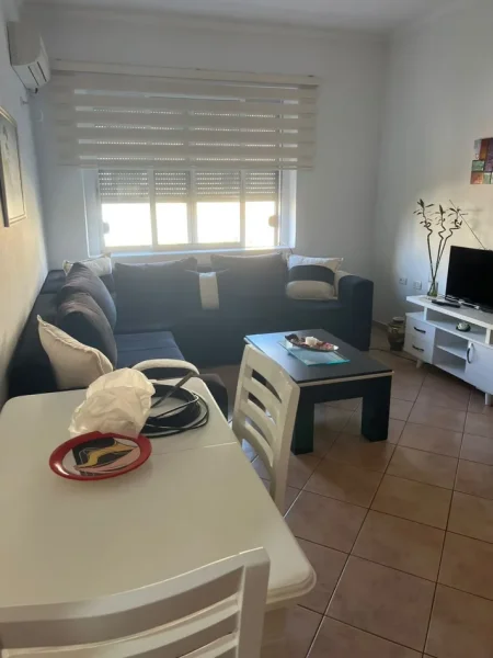 Tirane, ndarje qeraje me vajze apartament 1+1+Ballkon Kati 4, 51 m² 550 € (Rruga durrsit)