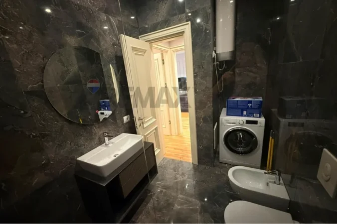 Tirane, jepet me qera apartament , 70 m² 700 € 