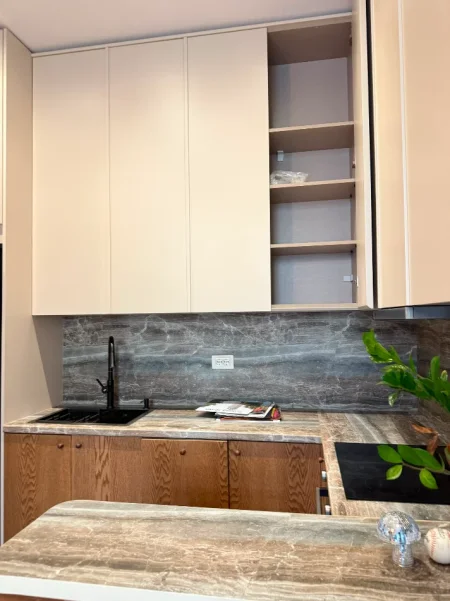 Tirane, jepet me qera apartament 1+1 Kati 11, 70 m² 700 € (Qender)
