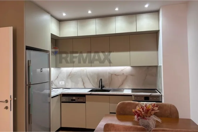 Tirane, jepet me qera apartament , 100 m² 550 € (Univers City)