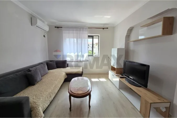 Tirane, jepet me qera , 1.000 € 