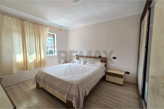 Tirane, jepet me qera , 1.000 € 
