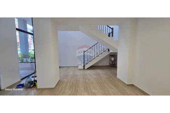 Tirane, jepet me qera , 1.000 € 