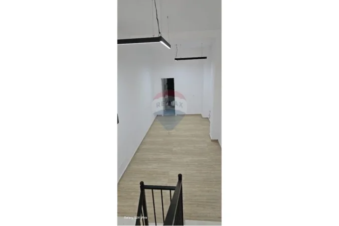 Tirane, jepet me qera , 1.000 € 