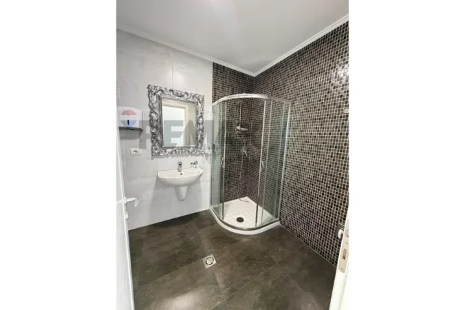 Tirane, jepet me qera , 180 m² 2.660 € 