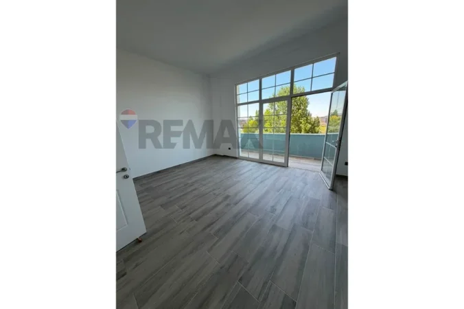 Tirane, jepet me qera apartament , 250 m² 800 € 