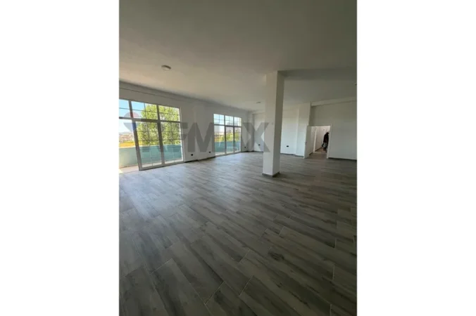 Tirane, jepet me qera apartament , 250 m² 800 € 