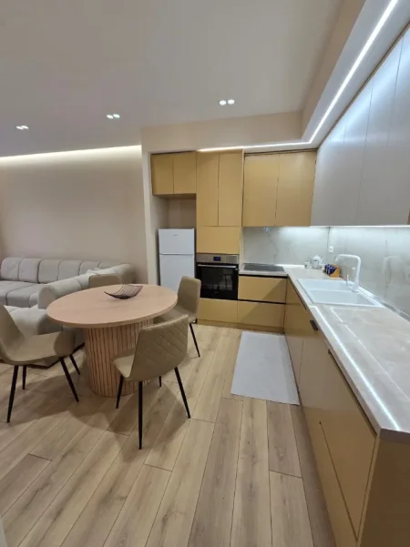 Tirane, jepet me qera apartament 2+1 Kati 4, 110 m² 900 € (Vizion plus)