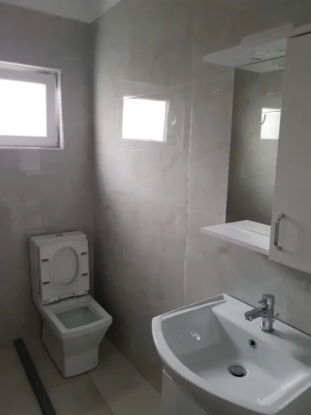 Shqiperi, jepet me qera apartament+verande | Penthouse 1+1+Ballkon Kati 2, 350 € (3 Deshmoret)