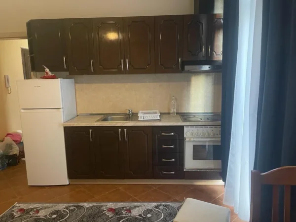 Tirane, jepet me qera apartament 1+1 Kati 2, 55 m² 420 € (Misto Mame)