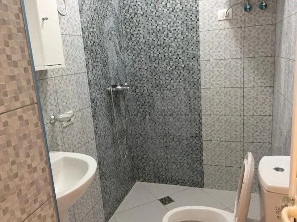 Tirane, jepet me qera apartament Studio Kati 1, 45 m² 450 € (Rruga e Durresit)