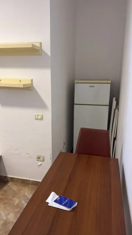 Tirane, jepet me qera apartament 1+1 Kati 2, 37 m² 400 € (Pazari i Ri)