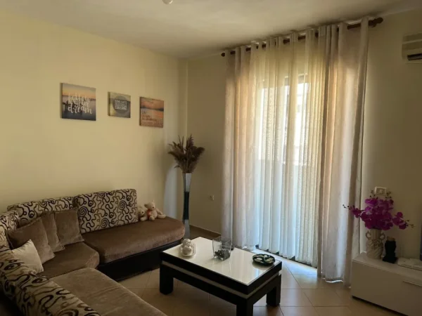Tirane, jepet me qera apartament 2+1 Kati 6, 80 m² 450 € (Yzberisht)