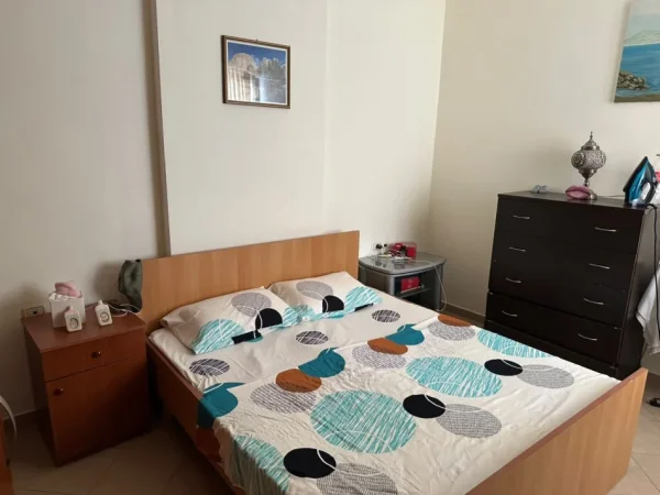 Tirane, jepet me qera apartament 2+1 Kati 6, 80 m² 450 € (Yzberisht)