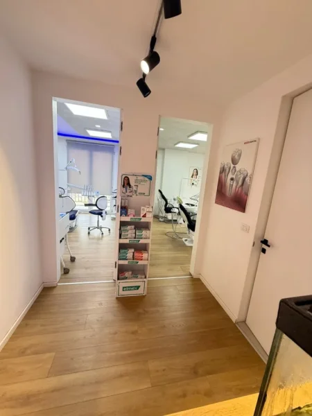Tirane, shitet ambjent biznesi Kati 1, 120 m² 70000 € (Fusha Aviacionit)