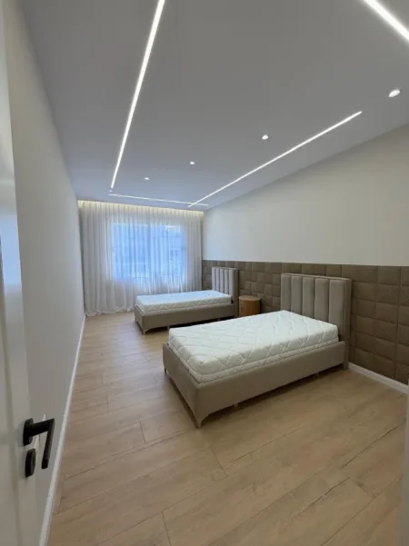 Tirane, shitet apartament 2+1+Ballkon Kati 6, 114 m² 171.000 € (Yzberisht)