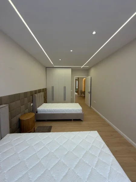 Tirane, shitet apartament 2+1+Ballkon Kati 6, 114 m² 171.000 € (Yzberisht)