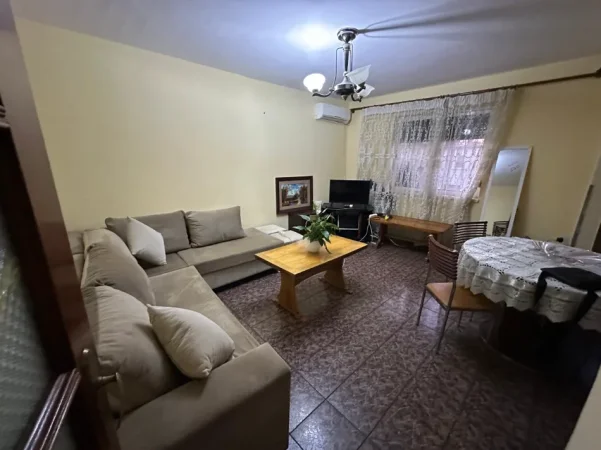 Tirane, jepet me qera apartament 1+1+Ballkon Kati 5, 60 m² 350 € (Ali Demi)