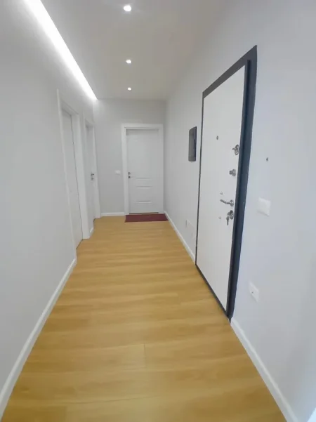 Tirane, jepet me qera apartament 2+1 Kati 3, 100 m² 350 € (Rruga Bulevardi Blu)