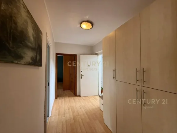 Tirane, jepet me qera apartament 1+1 Kati 3, 57 m² 500 € 