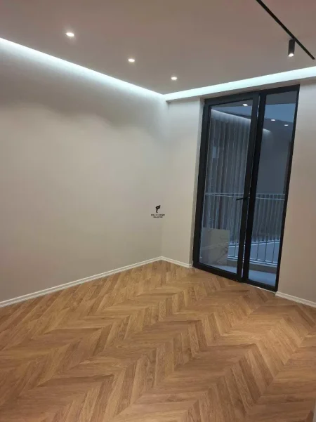 Tirane, jepet me qera zyre Kati 3, 116 m² 1.000 € (MINE PEZA)