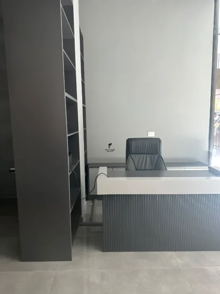 Tirane, jepet me qera zyre Kati 0, 40 m² 1.400 € (MINE PEZA)