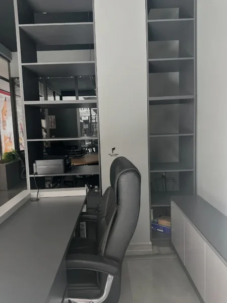 Tirane, jepet me qera zyre Kati 0, 40 m² 1.400 € (MINE PEZA)