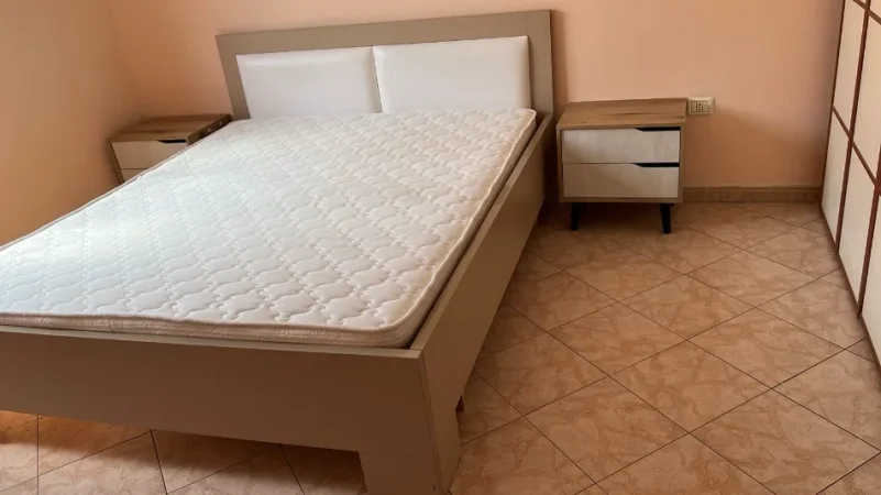 Tirane, jepet me qera apartament 2+1, Kati 4, 70m² 60.000 leke (Shkolla E Baletit, Xhamia Tabakeve)