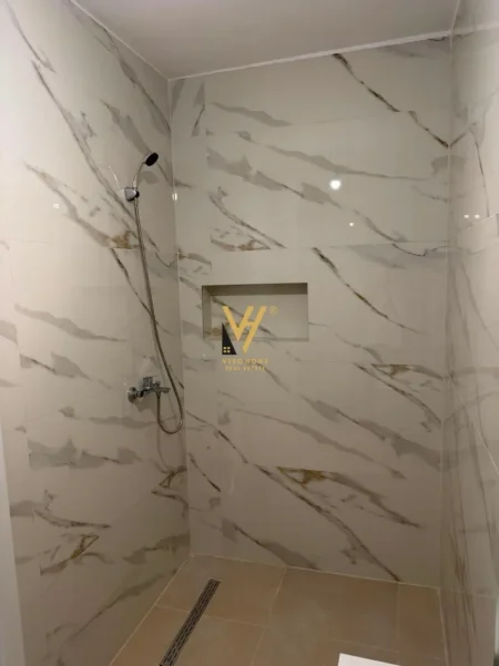 Tirane, jepet me qera zyre Kati 1, 105 m² 820 € (BULEVARDI I RI)