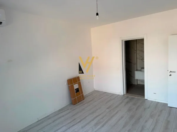 Tirane, jepet me qera zyre Kati 1, 105 m² 820 € (BULEVARDI I RI)