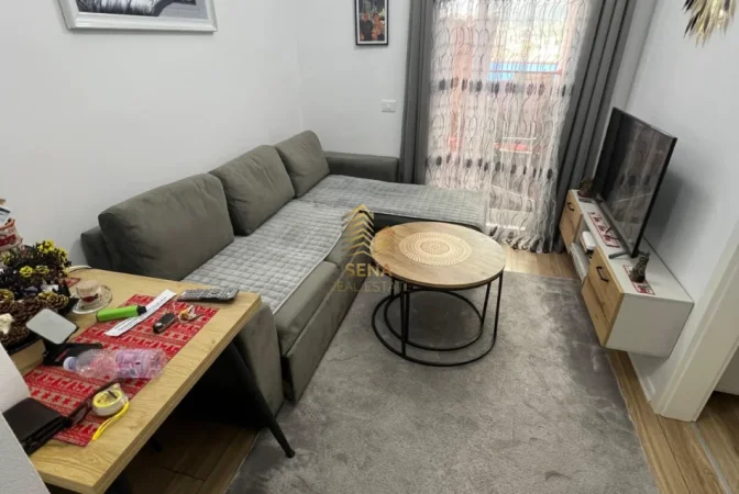 Tirane, jepet me qera apartament 1+1+Ballkon Kati 3, 50 m² 400 € (Ali Demi, Rezidenca Mangalem)