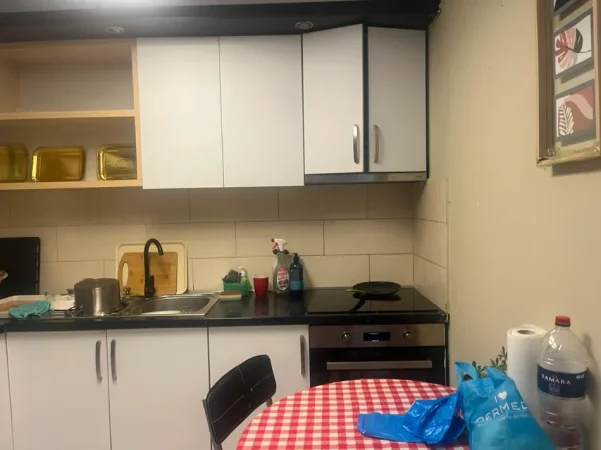 Tirane, jepet me qera garsonier 1+1 Kati 4, 350 € (Fakulteti Ekonomik)