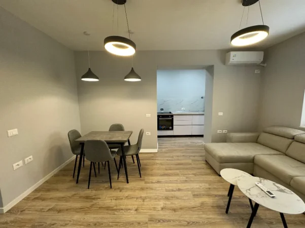 Tirane, jepet me qera apartament 2+1 Kati 2, 75 m² 750 € (Rruga Fortuzi)