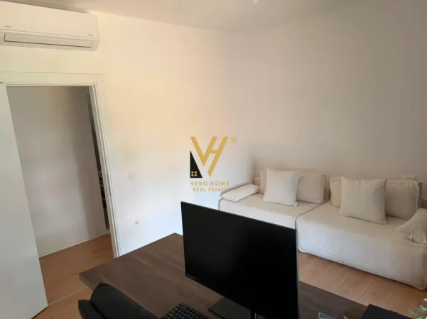 Tirane, jepet me qera zyre Kati 1, 122 m² 1.500 € (BULEVARDI I RI)