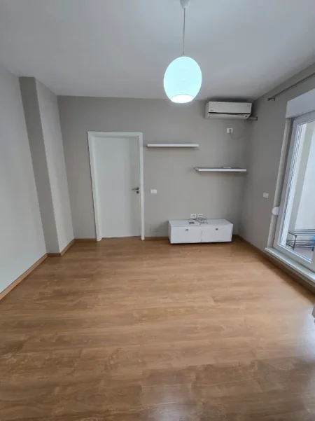 Tirane, jepet me qera apartament 1+1+Ballkon Kati 6, 75 m² 600 € (Kompleksi Magnet, 21 Dhjetori)