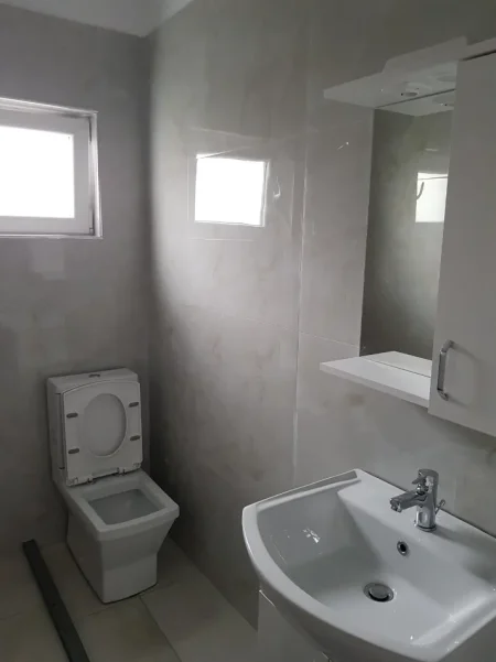 Tirane, jepet me qera apartament 1+1 Kati 2, 80 m² 350 € (Rruga 3 Deshmoret)