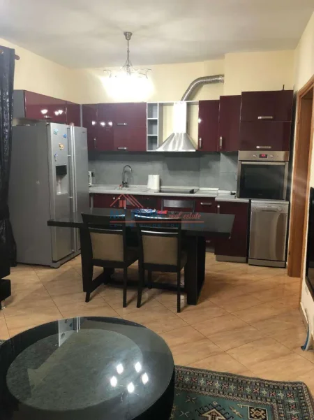 Tirane, jepet me qera apartament 1+1+Ballkon Kati 3, 60 m² 450 € (Don Bosko)