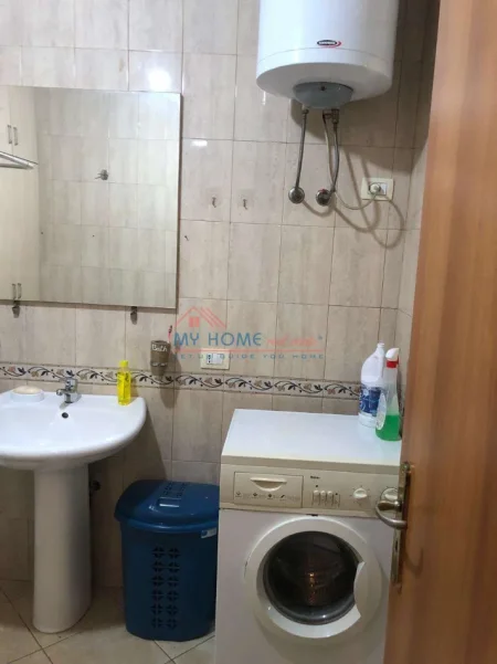 Tirane, jepet me qera apartament 1+1+Ballkon Kati 3, 60 m² 450 € (Don Bosko)