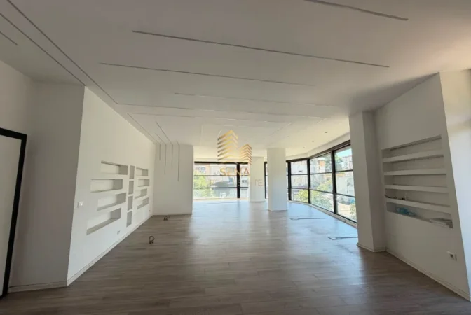 Tirane, jepet me qera ambjent biznesi Kati 2, 130 m² 1.400 € (Porcelan)