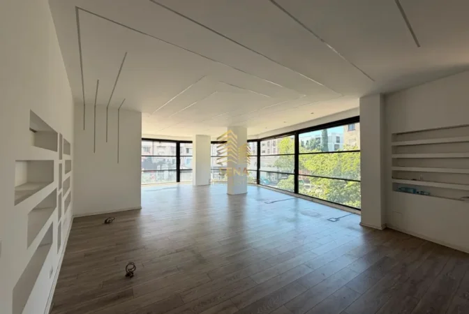 Tirane, jepet me qera ambjent biznesi Kati 2, 130 m² 1.400 € (Porcelan)